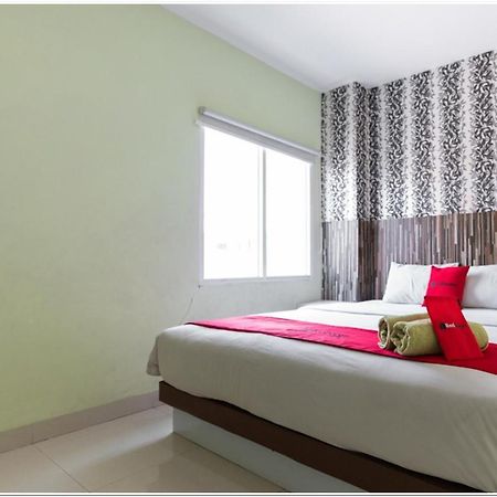 Reddoorz Plus @ Hertasning Area Makassar Esterno foto