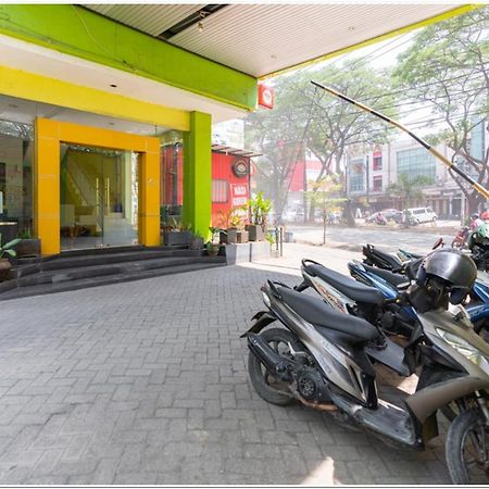 Reddoorz Plus @ Hertasning Area Makassar Esterno foto