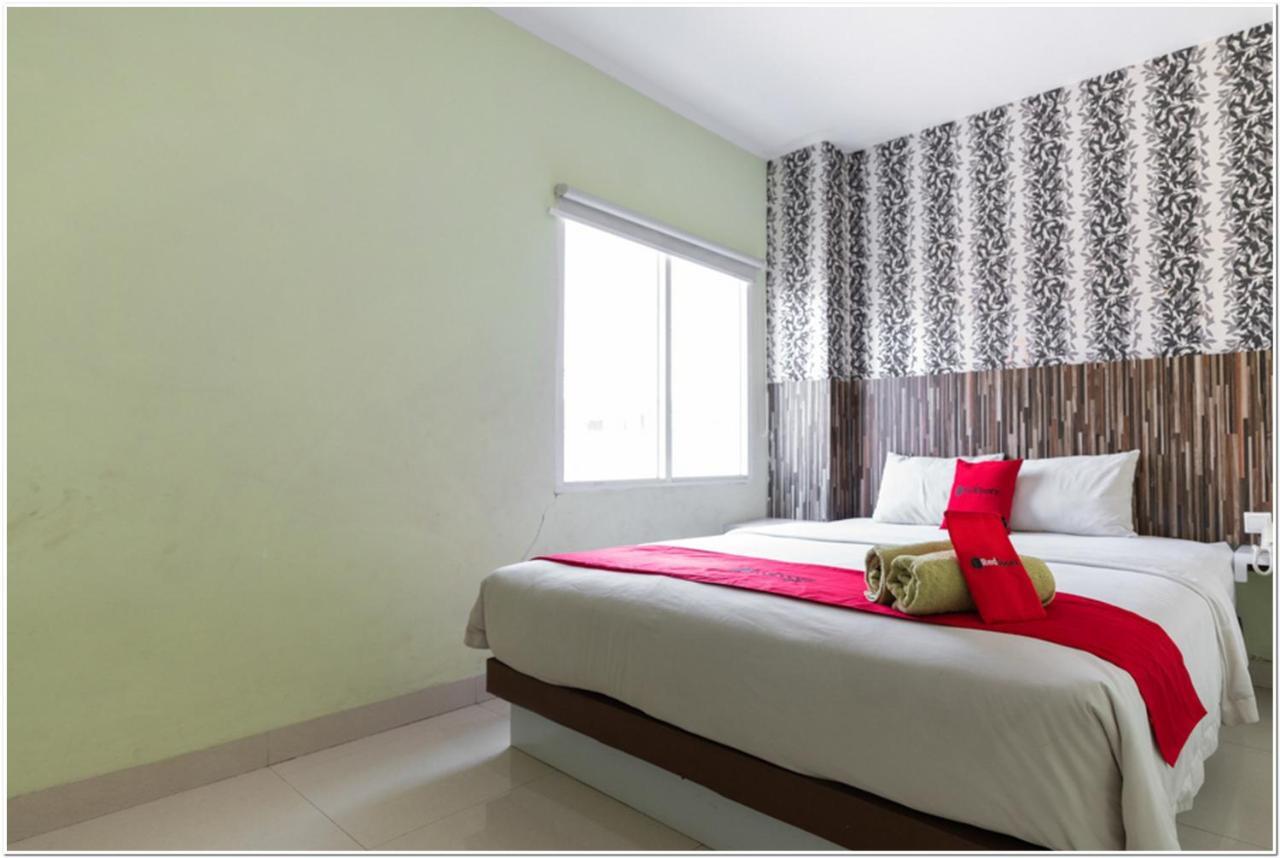 Reddoorz Plus @ Hertasning Area Makassar Esterno foto