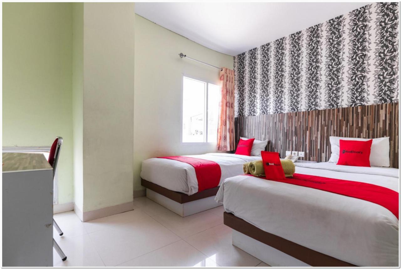 Reddoorz Plus @ Hertasning Area Makassar Esterno foto