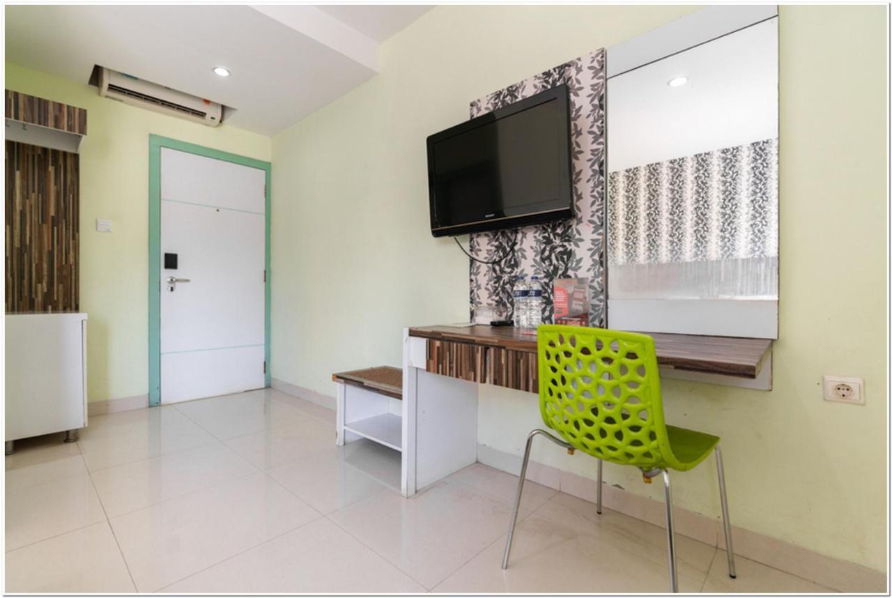 Reddoorz Plus @ Hertasning Area Makassar Esterno foto